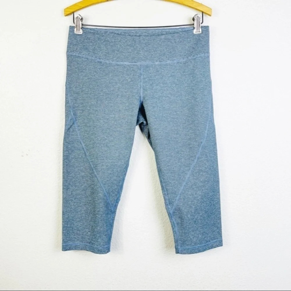 Zella‎ Gray and White Striped Crop Leggings Size Medium
